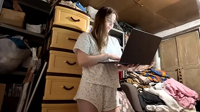 VelvetNoirra online show from April 2026 02:25:01 PM