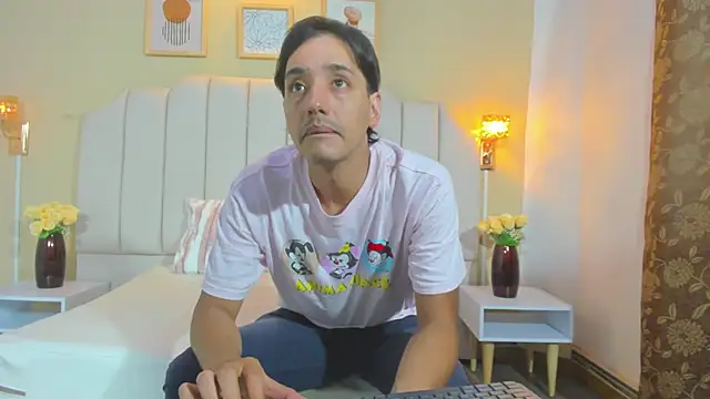 Snapshot of justinschneider chatting on April 2026 07:33:02 PM justinschneider online show from April 2026 07:33:02 PM