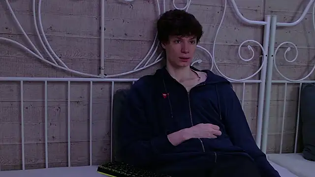 Snapshot of EdwardHogan chatting on April 2026 03:54:01 PM EdwardHogan online show from April 2026 03:54:01 PM