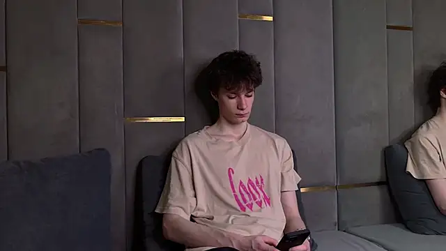 Snapshot of EdwardHogan chatting on April 2026 09:01:01 PM EdwardHogan online show from April 2026 09:01:01 PM