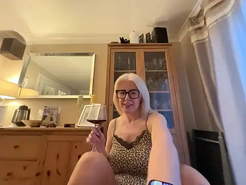 Snapshot of Laylaskyexx chatting on June 2026 09:03:02 PM Laylaskyexx online show from June 2026 09:03:02 PM