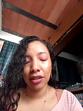 Snapshot of Wolfamara chatting on April 2026 01:41:02 PM Wolfamara online show from April 2026 01:41:02 PM