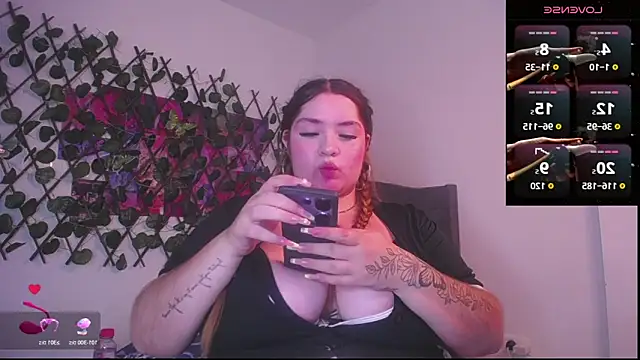 Snapshot of Samantha_Matius chatting on May 2026 07:33:01 PM Samantha Matius online show from May 2026 07:33:01 PM