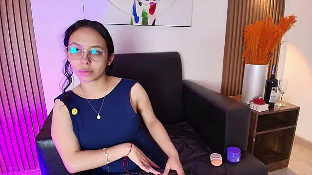 Snapshot of DaphneValucci chatting on May 2026 08:46:02 PM DaphneValucci online show from May 2026 08:46:02 PM