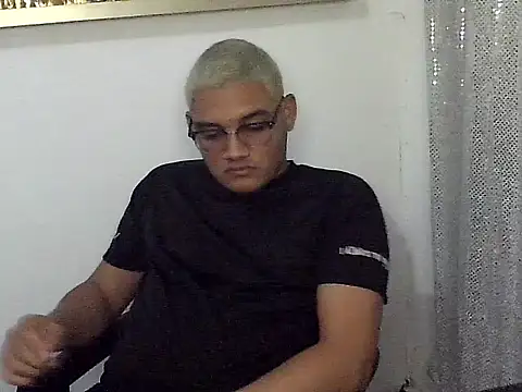 boyhot07 online show from April 2026 04:21:02 AM