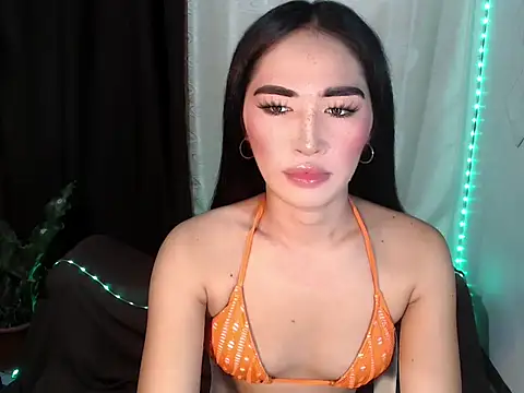 Snapshot of urasiankylie chatting on June 2026 05:35:01 PM urasiankylie online show from June 2026 05:35:01 PM