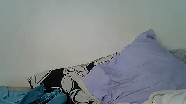 Snapshot of SexySlender_98 chatting on April 2026 11:51:02 PM SexySlender 98 online show from April 2026 11:51:02 PM