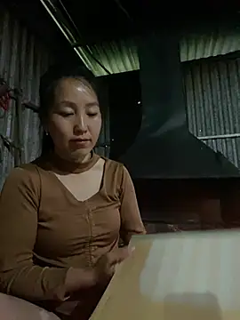 Snapshot of Huonglyna chatting on May 2026 02:27:02 AM Huonglyna online show from May 2026 02:27:02 AM