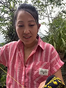 Snapshot of Huonglyna chatting on May 2026 01:35:01 AM Huonglyna online show from May 2026 01:35:01 AM