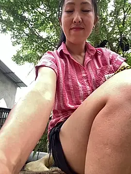 Snapshot of Huonglyna chatting on May 2026 03:35:02 AM Huonglyna online show from May 2026 03:35:02 AM