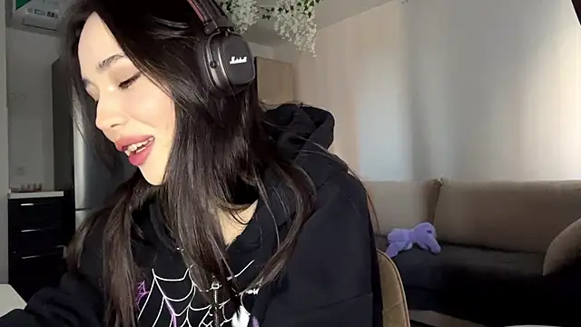 Elizabetswan online show from April 2026 01:38:01 PM