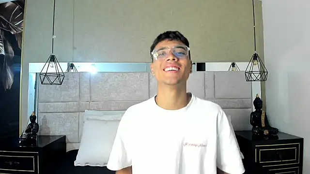 Snapshot of DannTaylor chatting on April 2026 02:08:01 PM DannTaylor online show from April 2026 02:08:01 PM