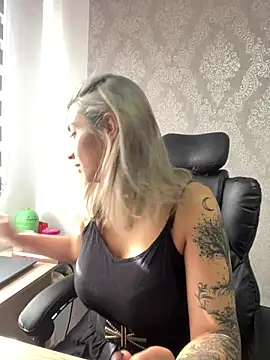 Snapshot of Isabella_varella- chatting on July 2026 12:54:02 PM Isabella varella- online show from July 2026 12:54:02 PM