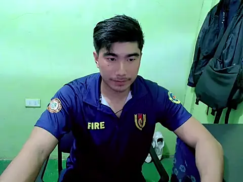 Snapshot of Hunkfireman chatting on May 2026 01:00:02 AM Hunkfireman online show from May 2026 01:00:02 AM
