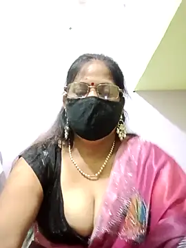 Snapshot of SEEMA_012 chatting on May 2026 04:42:02 AM SEEMA 012 online show from May 2026 04:42:02 AM
