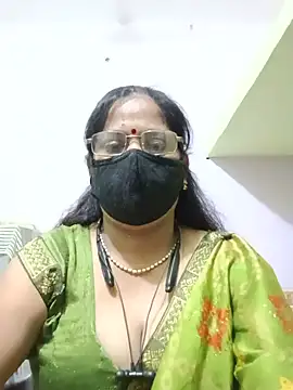 Snapshot of SEEMA_012 chatting on May 2026 05:05:02 AM SEEMA 012 online show from May 2026 05:05:02 AM