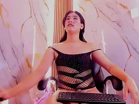 Snapshot of MarhiamCristal chatting on April 2026 07:35:01 AM MarhiamCristal online show from April 2026 07:35:01 AM