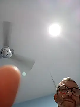 chris-sbh11 online show from April 2026 06:11:01 AM