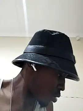 Carlo-Mc online show from April 2026 10:18:01 PM