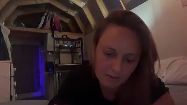 Snapshot of Threat24 chatting on April 2026 02:09:02 AM Threat24 online show from April 2026 02:09:02 AM