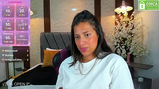 Snapshot of Atiena_ chatting on April 2026 07:07:02 PM Atiena online show from April 2026 07:07:02 PM