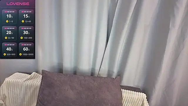 Snapshot of LuraPodraza chatting on June 2026 04:06:01 PM LuraPodraza online show from June 2026 04:06:01 PM