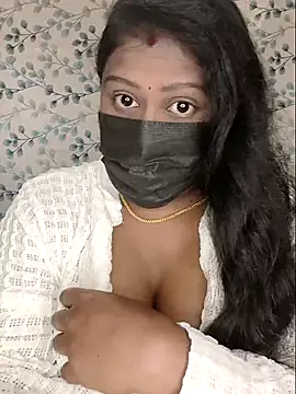 Snapshot of Romantic_Woman chatting on April 2026 05:23:01 PM Romantic Woman online show from April 2026 05:23:01 PM