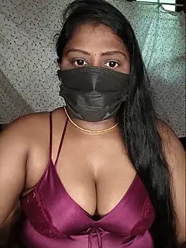 Snapshot of Romantic_Woman chatting on May 2026 06:32:03 AM Romantic Woman online show from May 2026 06:32:03 AM
