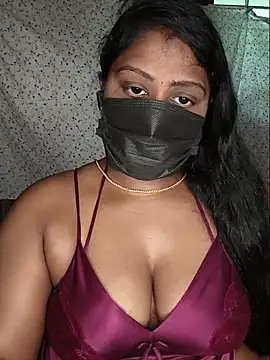 Snapshot of Romantic_Woman chatting on May 2026 07:05:02 AM Romantic Woman online show from May 2026 07:05:02 AM