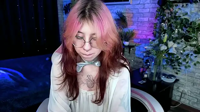 Snapshot of Alice_Nyx chatting on July 2026 08:37:01 PM Alice Nyx online show from July 2026 08:37:01 PM