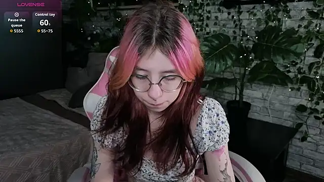Snapshot of Alice_Nyx chatting on July 2026 08:33:02 PM Alice Nyx online show from July 2026 08:33:02 PM