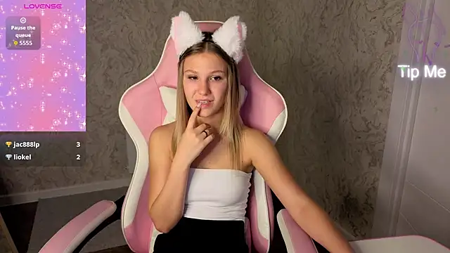 Angelina Becker online show from June 2026 03:25:01 AM