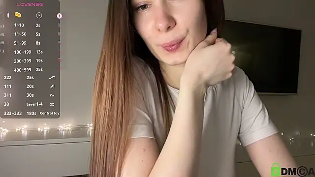 VioletLyn online show from May 2026 06:16:02 PM