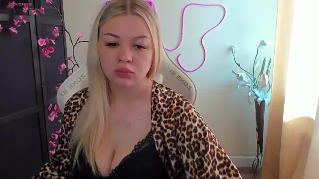 Snapshot of AmeliePeach chatting on June 2026 01:30:02 AM AmeliePeach online show from June 2026 01:30:02 AM