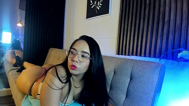 Snapshot of Miia_Deluxe chatting on April 2026 03:09:02 AM Miia Deluxe online show from April 2026 03:09:02 AM