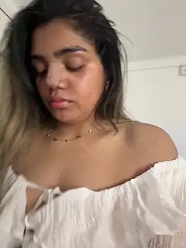 Snapshot of MarielBrown chatting on April 2026 12:06:01 PM MarielBrown online show from April 2026 12:06:01 PM