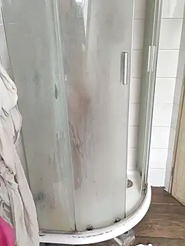 Snapshot of LadyFontaine chatting on April 2026 09:39:01 AM LadyFontaine online show from April 2026 09:39:01 AM