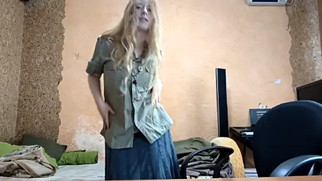 Snapshot of KateVibe_01 chatting on April 2026 01:42:02 AM KateVibe 01 online show from April 2026 01:42:02 AM
