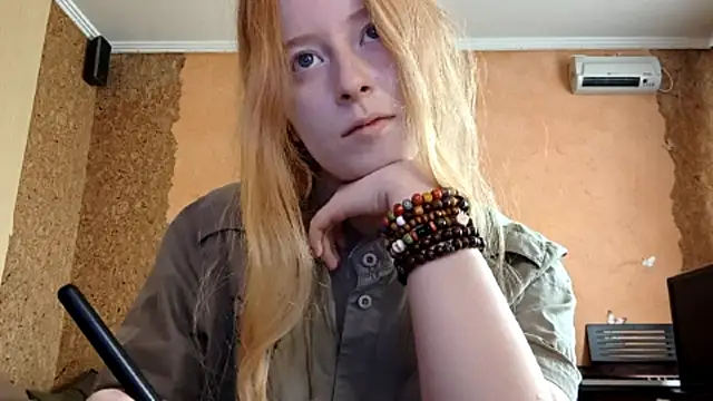 Snapshot of KateVibe_01 chatting on May 2026 04:08:02 AM KateVibe 01 online show from May 2026 04:08:02 AM