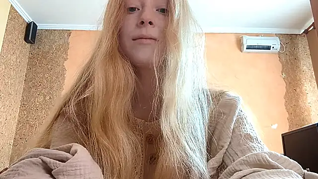 Snapshot of KateVibe_01 chatting on May 2026 10:38:01 PM KateVibe 01 online show from May 2026 10:38:01 PM