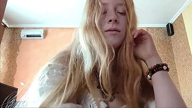Snapshot of KateVibe_01 chatting on May 2026 11:22:02 PM KateVibe 01 online show from May 2026 11:22:02 PM