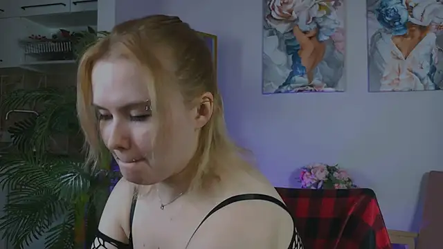 FionaxRider  online show from April 2026 10:33:02 PM