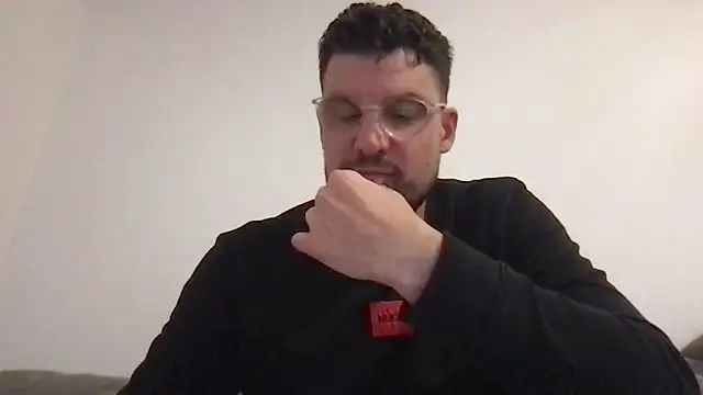 YoloNude online show from April 2026 08:06:01 PM