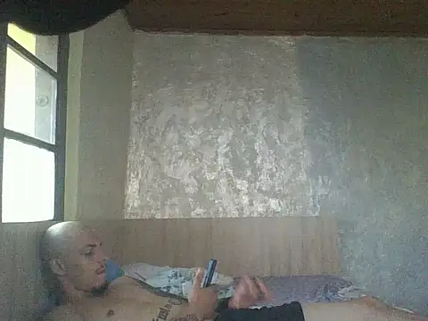 Snapshot of robertmrn112 chatting on June 2026 04:53:02 PM robertmrn112 online show from June 2026 04:53:02 PM