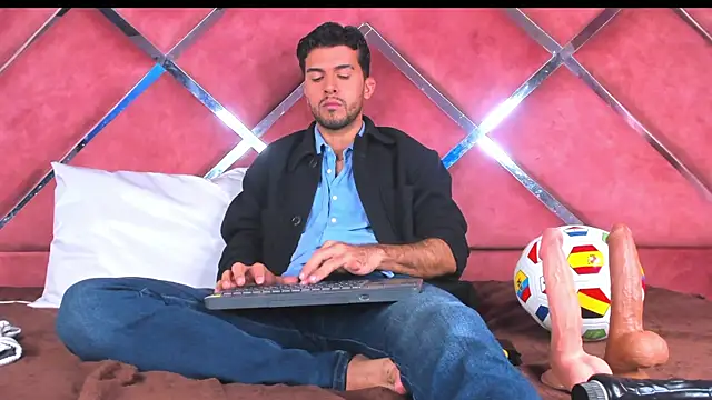 RodrigoColby2 online show from June 2026 03:25:01 AM
