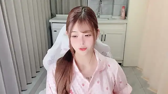 Snapshot of xiaoyugan_cute chatting on June 2026 03:27:01 PM xiaoyugan cute online show from June 2026 03:27:01 PM
