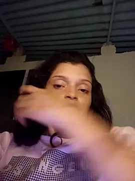 moni dulcesita online show from April 2026 07:20:01 AM