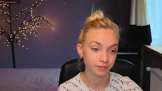 Snapshot of SonnySofia chatting on May 2026 05:37:02 AM SonnySofia online show from May 2026 05:37:02 AM