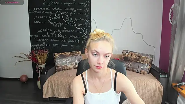 Snapshot of SonnySofia chatting on May 2026 05:38:02 AM SonnySofia online show from May 2026 05:38:02 AM