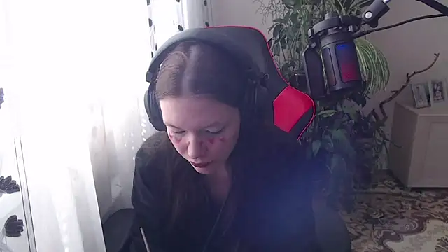 PunyKnee online show from April 2026 10:05:01 AM